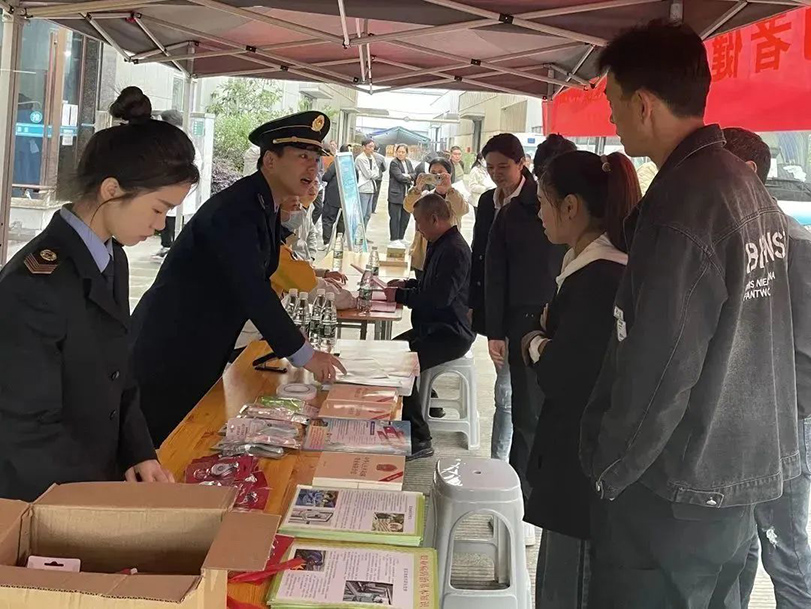 浙江百茂板業有限公司,竹膠板,車箱地板,磚機托板,建筑模板 浙江百茂板業有限公司,竹膠板,車箱地板,磚機托板,建筑模板
